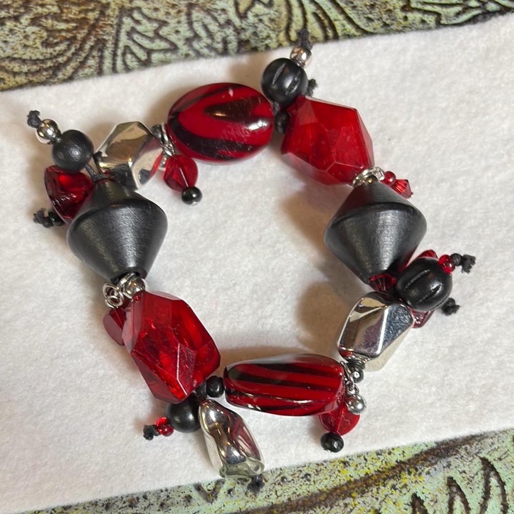 Elegant Red and Black Beaded Bracelet 7.25-7.75” Treska-like